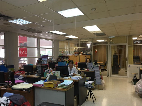 the clean and tidy teachers' office..jpg