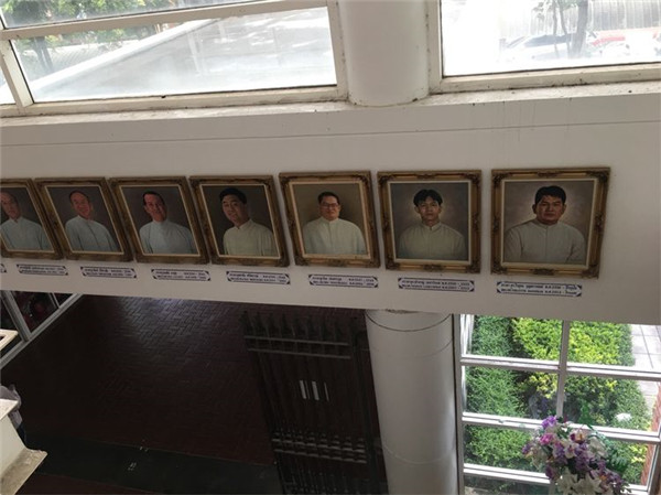 the pictures of former principals who are the witnesses of the school's long history.jpg